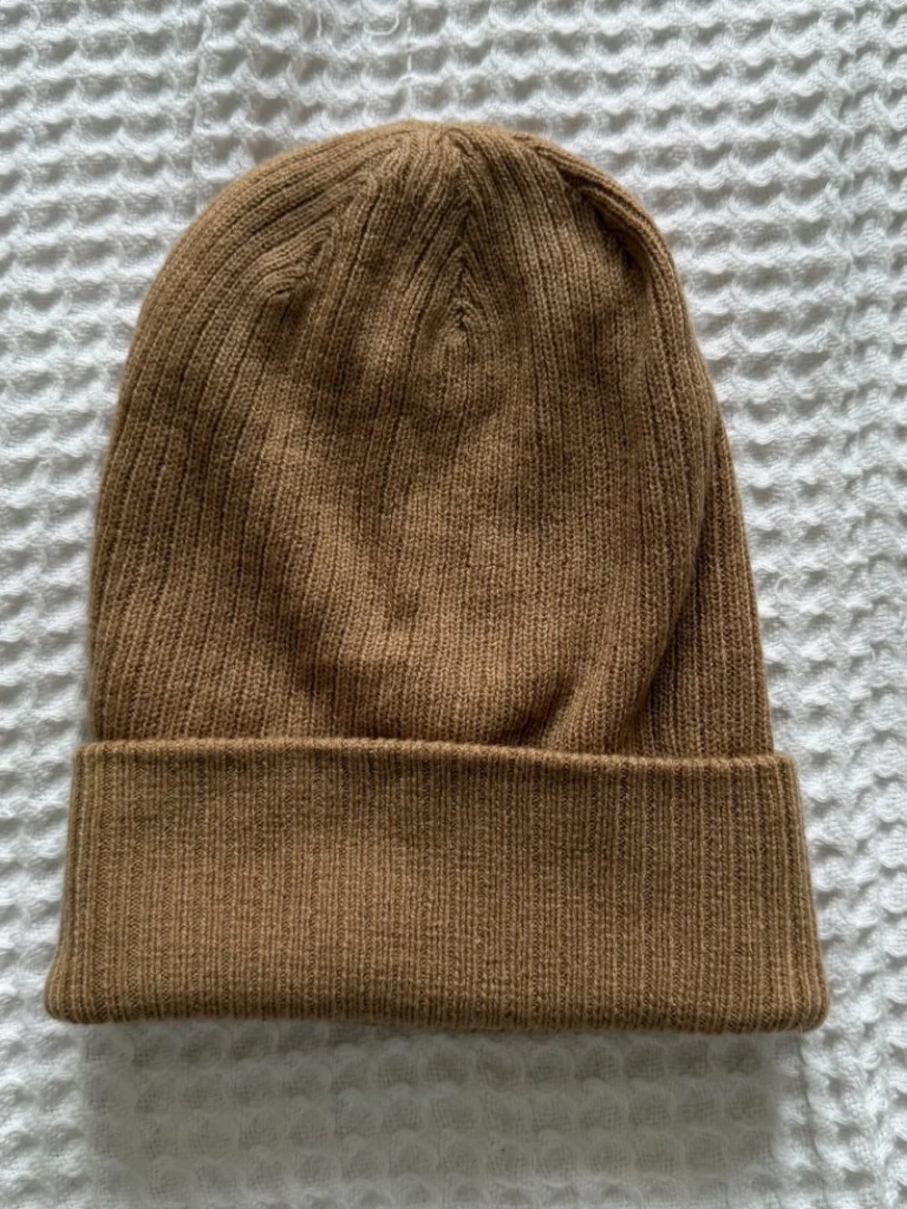 Aritzia Sunday Best Snowflake Ribbed Beanie - Picture 2 of 7